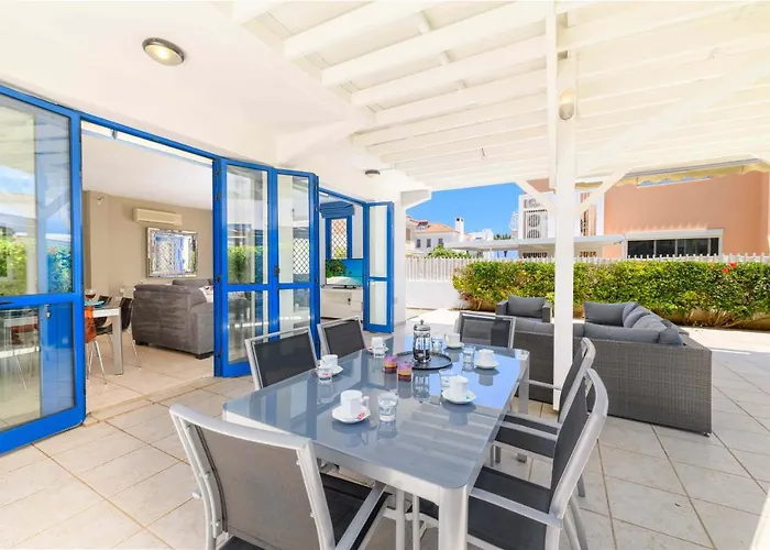 Serena Springs By Ezoria פרוטאראס