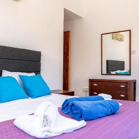 Willa Serena Springs By Ezoria Protaras